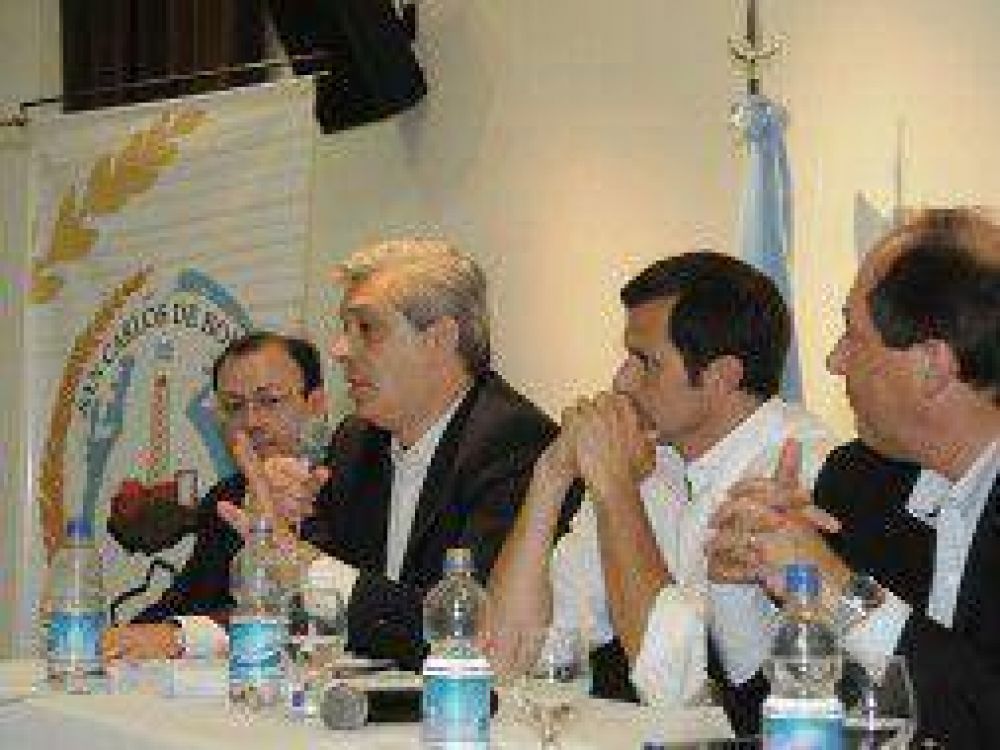 Bol�var: Juli�n Dom�nguez resalt� la importancia de acelerar los tr�mites de adopci�n