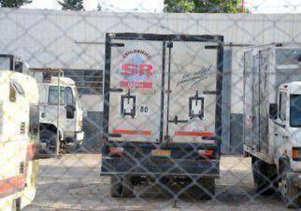 En medio del paro, robaron 500 kilos de carne de un cami�n varado 