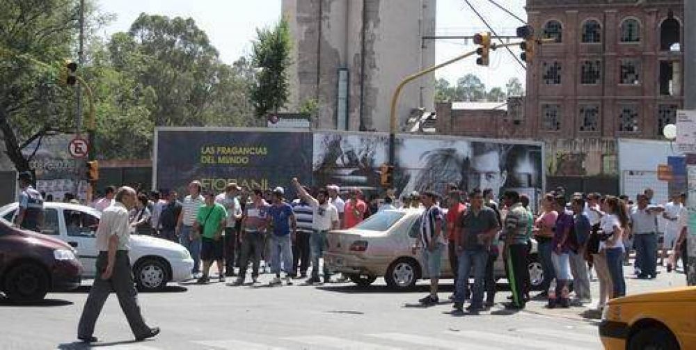En C�rdoba, los piquetes marcaron el ritmo de un paro parcial