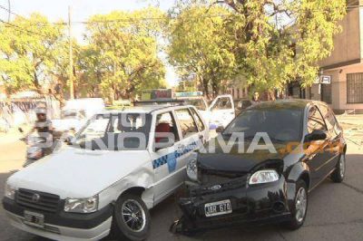 Violento accidente de tr�nsito en la esquina de Chaco e Irigoyen 