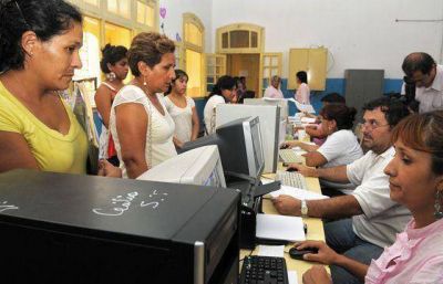 �ltimo d�a de consultas de docentes en Capital para el per�odo de tachas