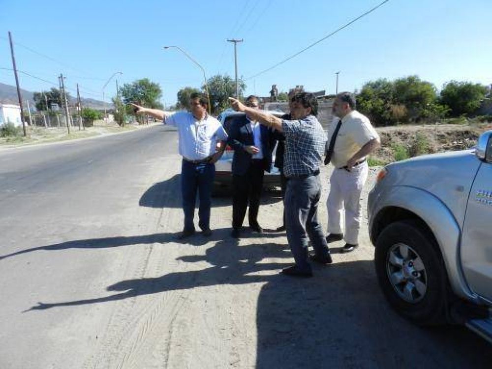 Jalil recorri la obra de pavimentacin en avenida Virgen de Valle