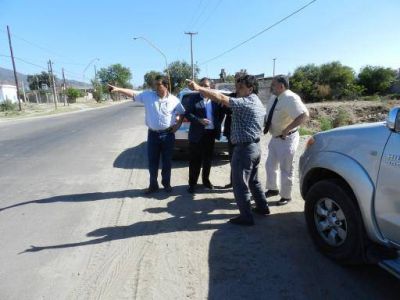 Jalil recorri� la obra de pavimentaci�n en avenida Virgen de Valle