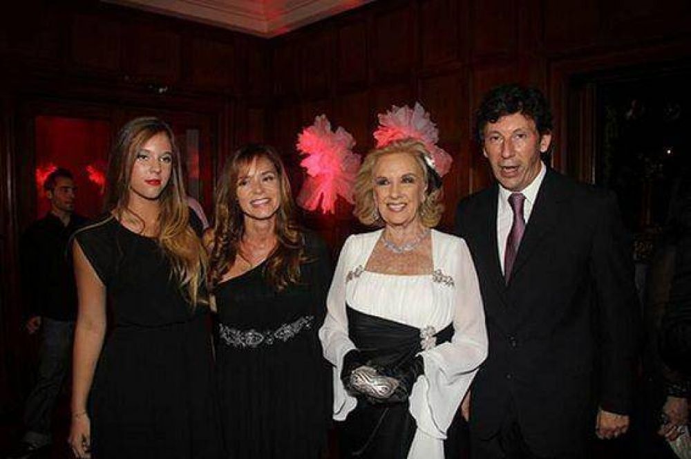 Segunda cena de gala a beneficio del Hospital Central de San Isidro