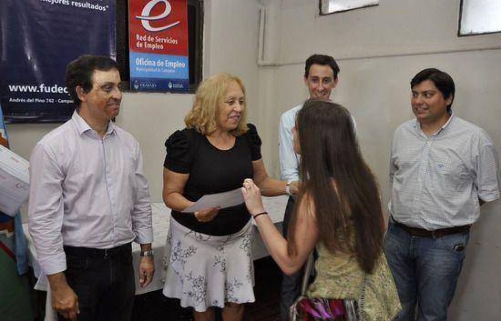 Encabezada por la intendente Giroldi: Entrega de Certificados de los Talleres del Programa de Orientaci�n e Induccion al Mundo del Trabajo