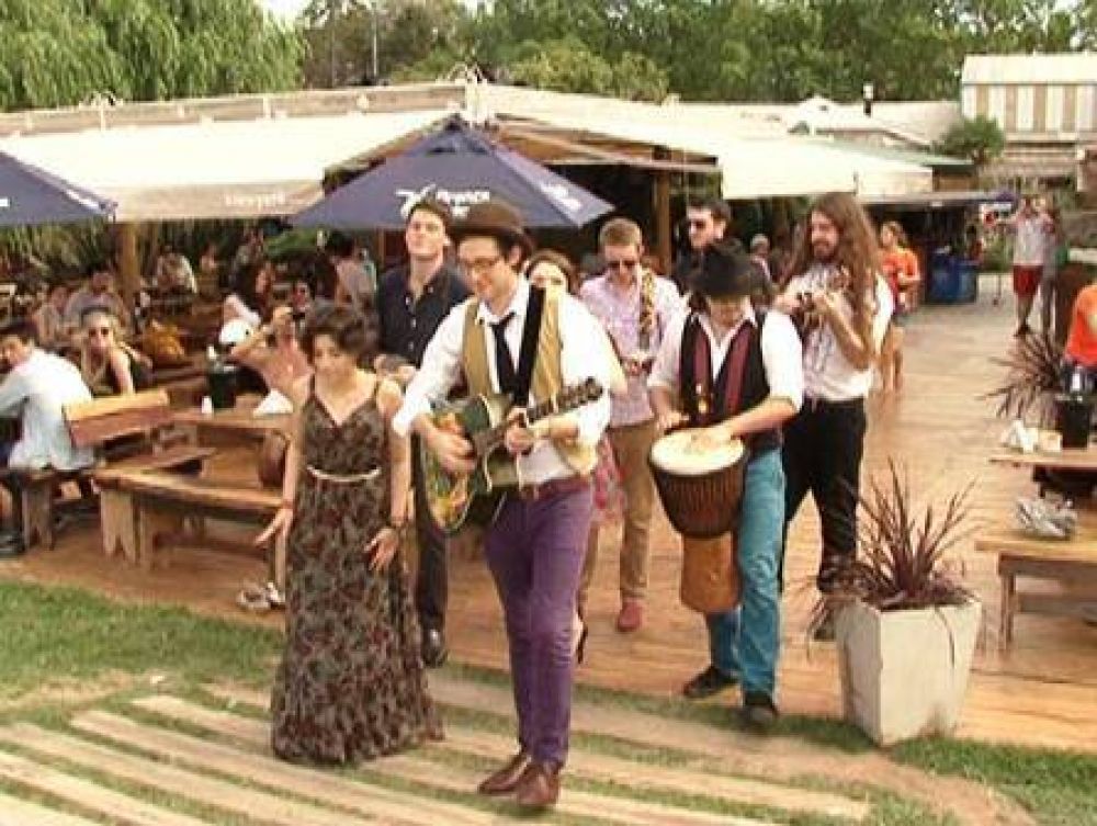 La banda brit�nica The Robbie Boyd Band film� su nuevo videoclip en San Isidro