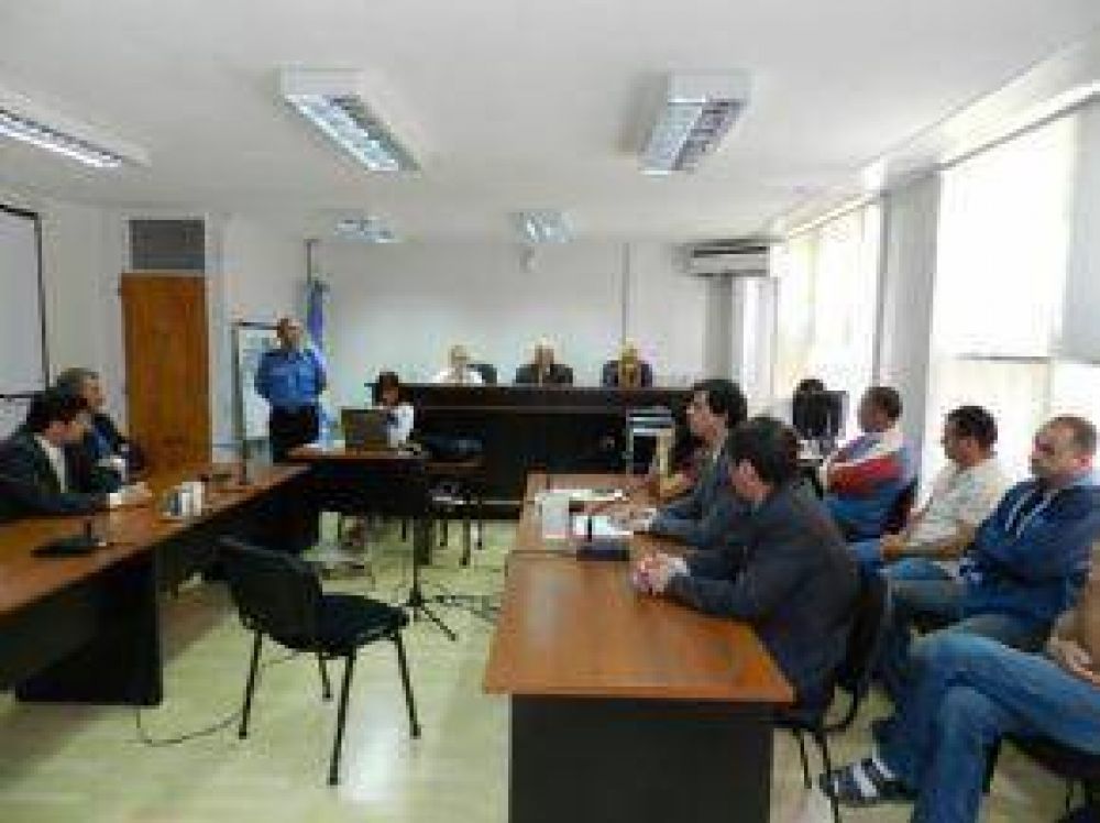 Tres Polic�as y Dos Civiles, Condenados Por Formar Una Asociaci�n Il�cita