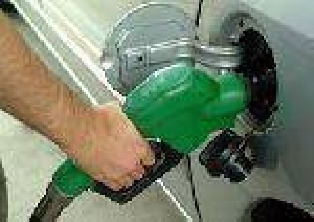 Combustibles: piden aumentos y amenazan con un paro