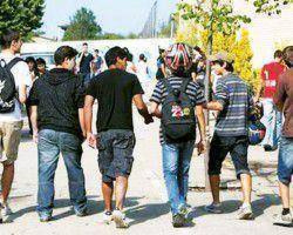 J�venes de entre 20 y 29 a�os: el 27% no termin� sus estudios
