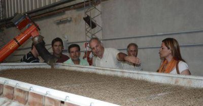 El gobernador Beder Herrera recorri� emprendimientos de especias en Salta 