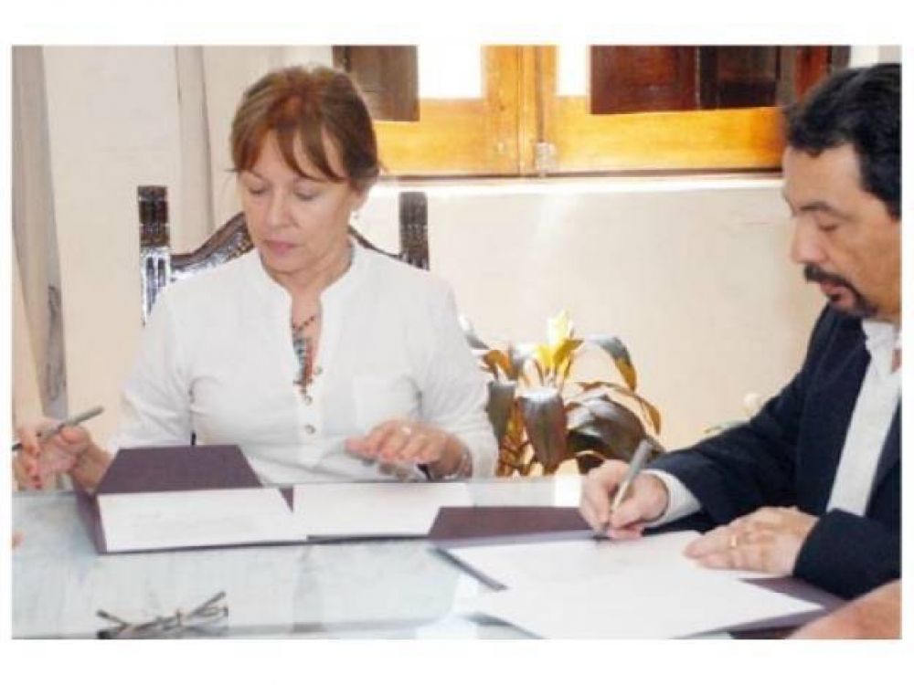 Se firm� un convenio para la prevenci�n de las adicciones
