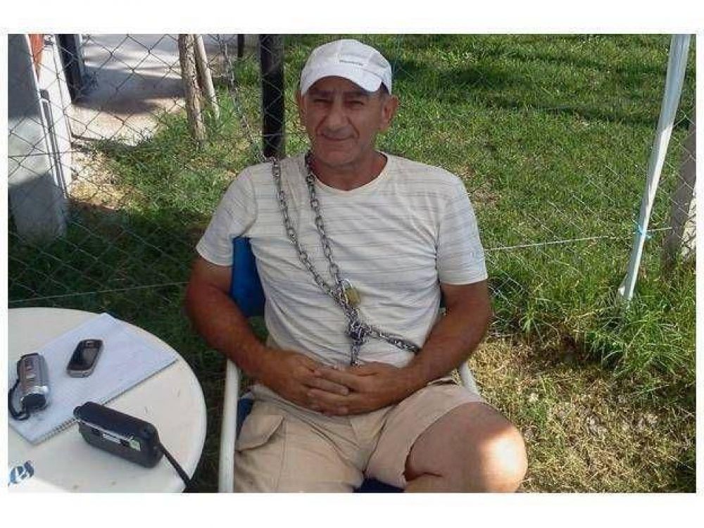 Vecinos se encadenaron frente a una planta de residuos peligrosos