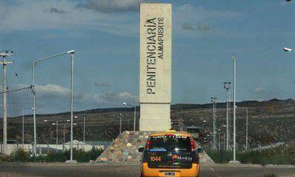 Tras la condena a reos que escaparon de Almafuerte cuatro guardias ir�n a debate 