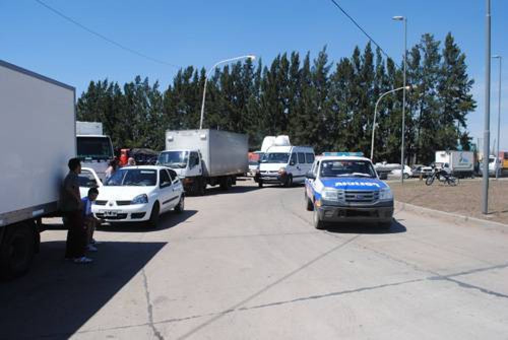 Camioneros y CTA midieron el paro local como �un �xito�: sin recolecci�n, sin bancos y con actividad reducida en escuelas y el hospital