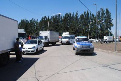 Camioneros y CTA midieron el paro local como �un �xito�: sin recolecci�n, sin bancos y con actividad reducida en escuelas y el hospital
