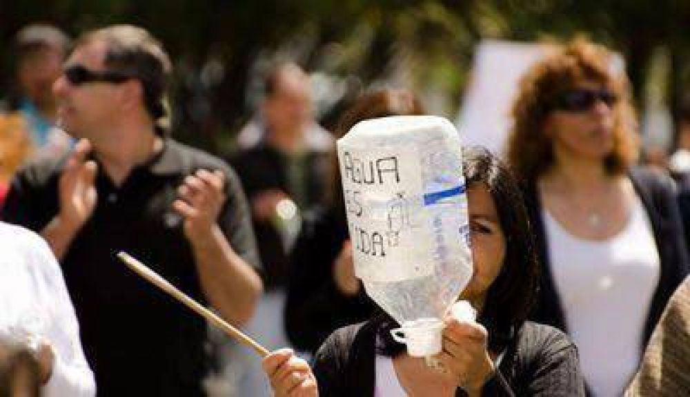 La gente volvi� a protestar en Caleta por la falta de agua