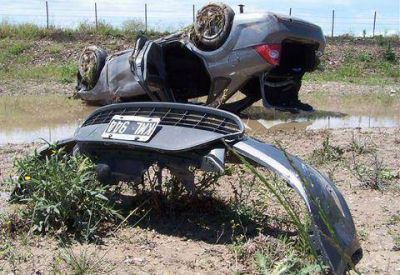 Bahienses volcaron cerca de Gonzales Chaves sobre la Ruta 3: Escoltaban el f�retro de un familiar