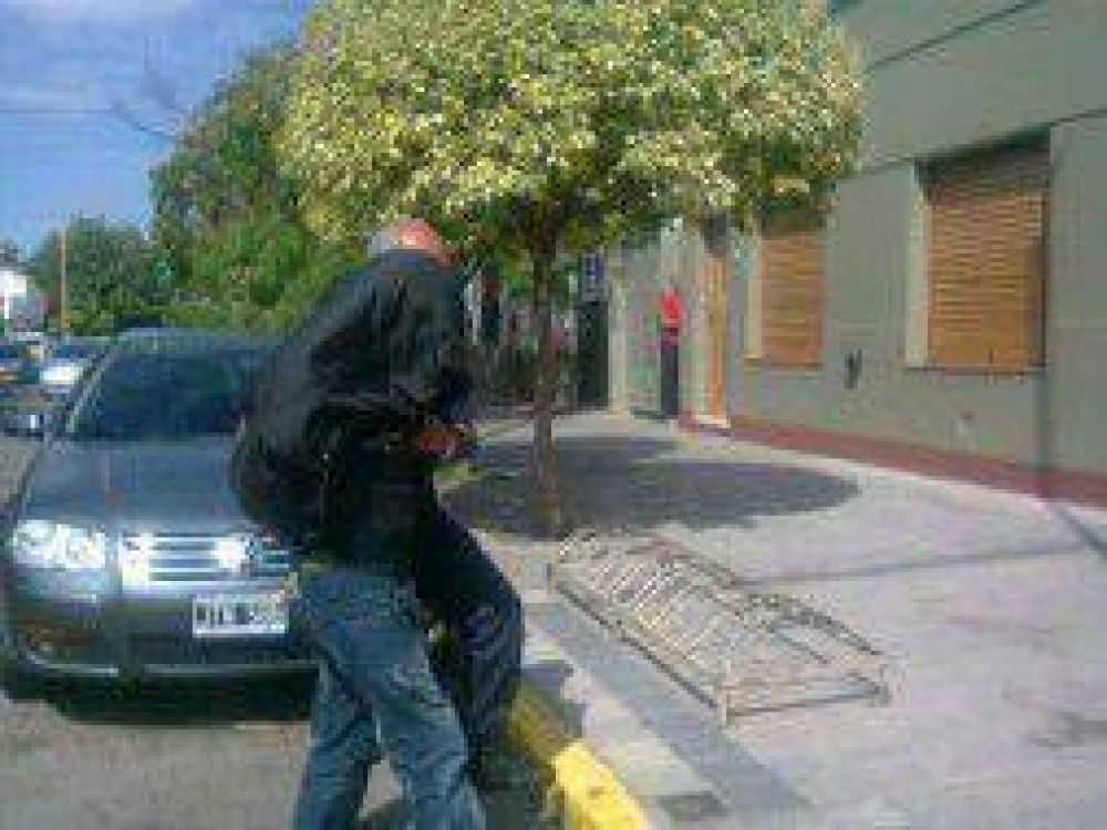 Bah�a Blanca: Detienen empleado de parque de diversiones por abuso a menor