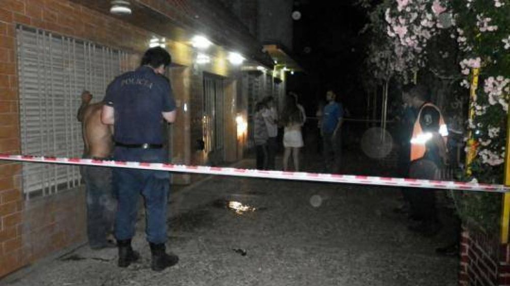 Se dispar� un tiro delante de sus vecinos
