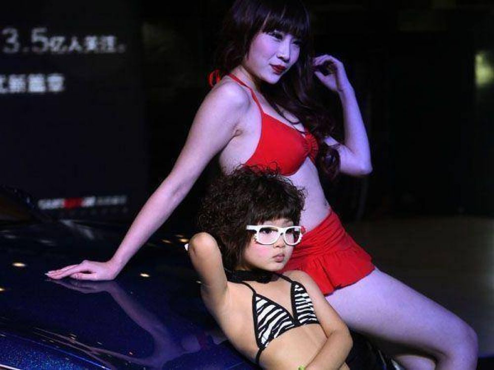 Indignaci�n en China por nenas de 5 a�os en bikini