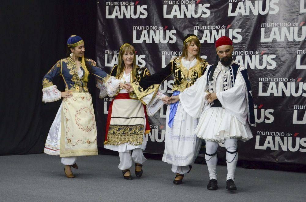 LAN�S HOMENAJE� A LOS INMIGRANTES MAYORES DE 80 A�OS 