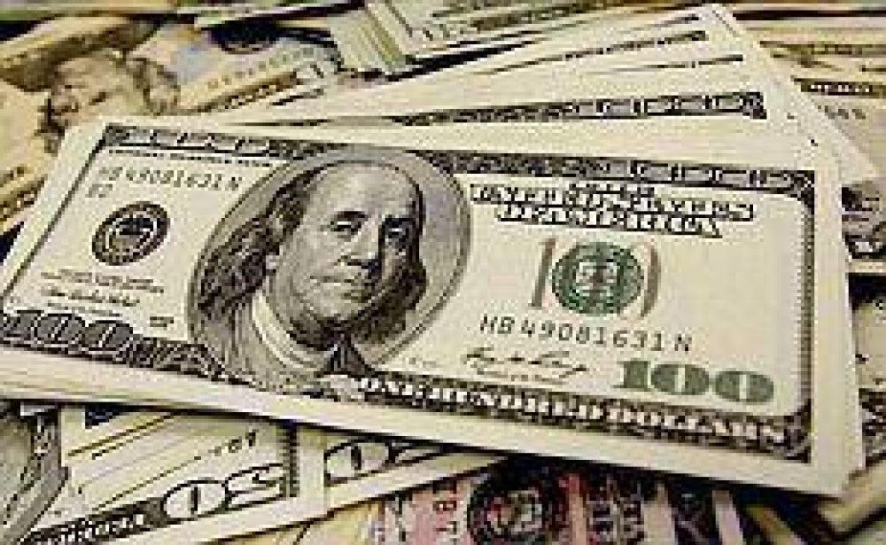 El d�lar subi� a $ 4,825. El "blue" avanz� a $ 6,38