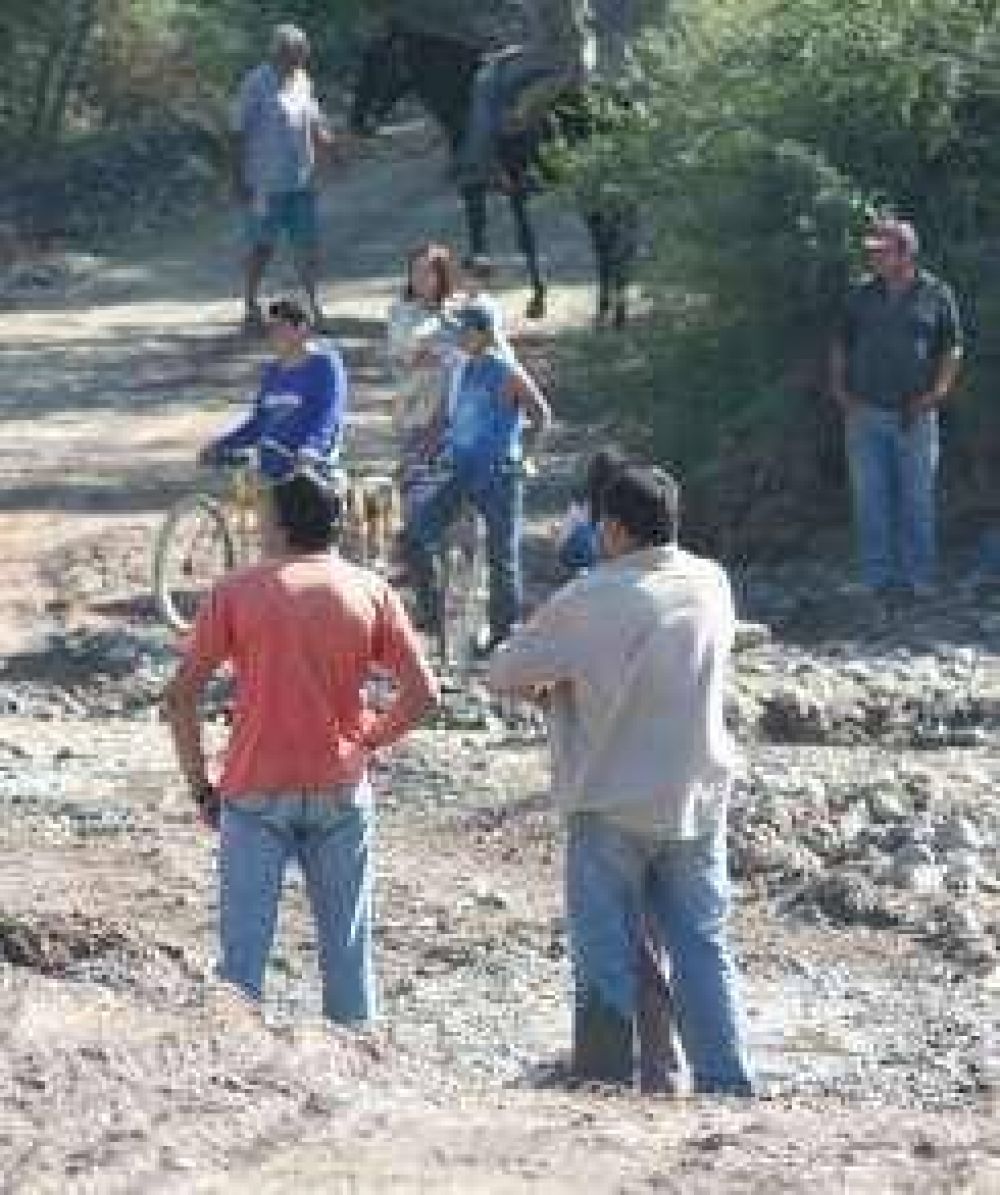Pedernal: 120 familias casi aisladas y sin agua potable