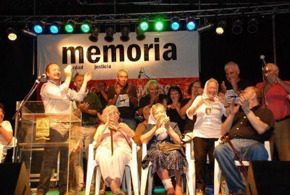  MORON 35.000 personas en las actividades por el 33� aniversario del golpe 