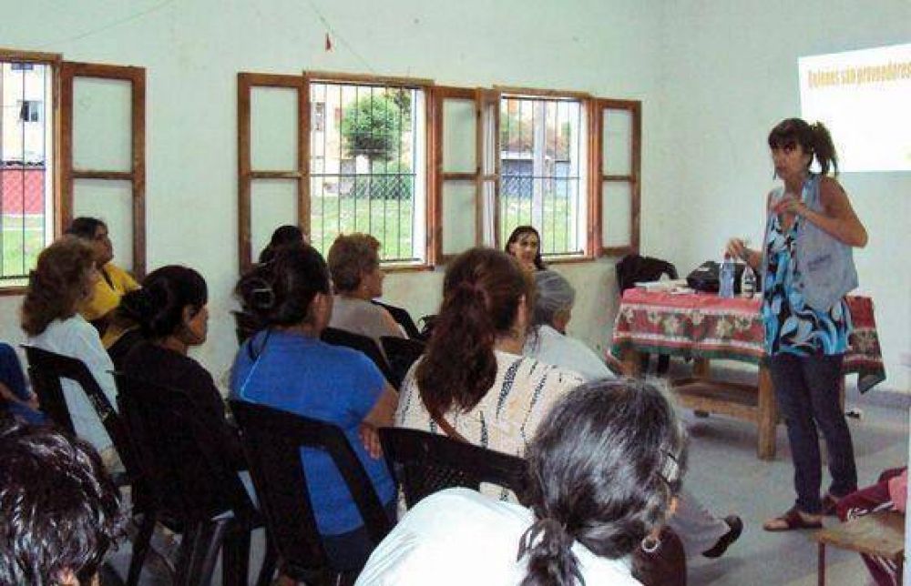 M�s de 300 dirigentes vecinales fueron capacitados en consumo