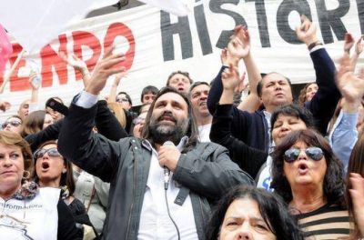 Concluy� el primer d�a de paro docente y hubo fuertes cruces