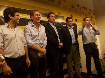 Junto a Jorge Macri y Santilli, Alex Campbell inaugur� local en Virreyes