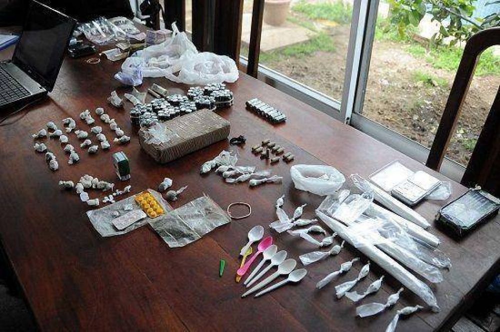 Tigre controla productos qu�micos para prevenir las drogas il�citas