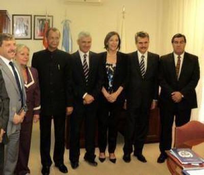 El embajador de India visit� Senadores