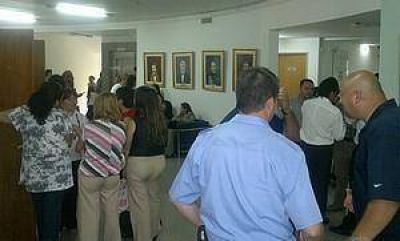 Empleados de la Legislatura reclaman mejoras salariales
