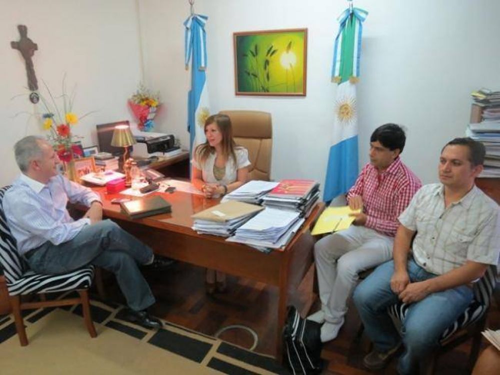 El Ejecutivo y UPCP acordaron 700 pases a planta de trabajadores de Educaci�n