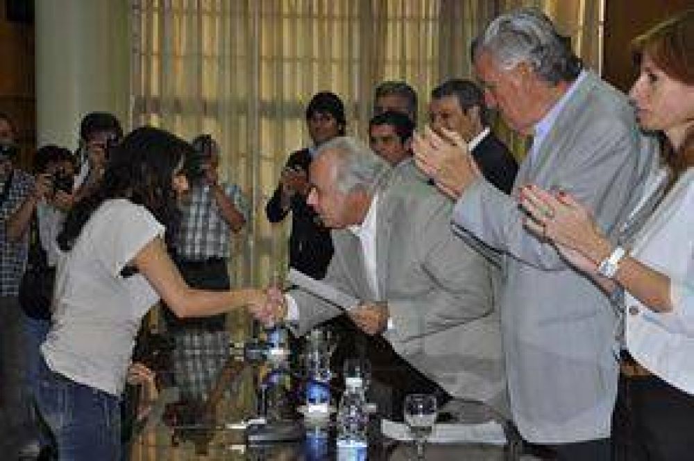 Entregaron certificados por m�s de $2 millones
