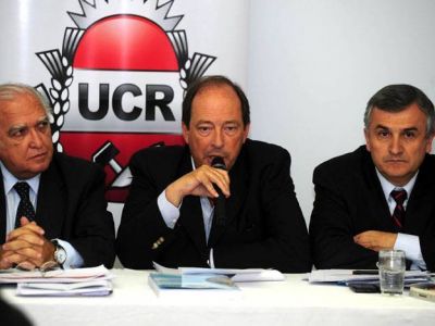 Llega a San Juan el senador Ernesto Sanz para impulsar la UCR local 
