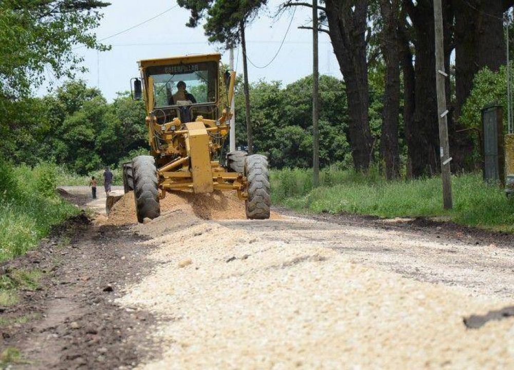 Trabajos de repaso y engranzado en las calles de Bat�n