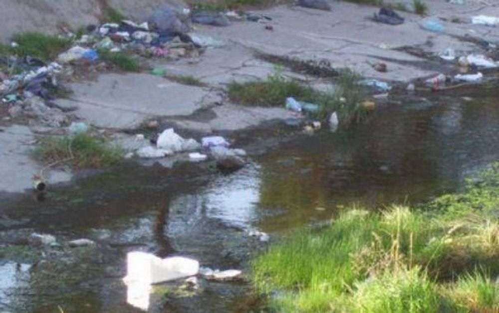Preocupaci�n por aguas estancadas en barrio Libertad