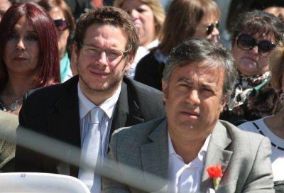 Hasta los j�venes se le paran enfrente a Cornejo por su no a la reforma de la Constituci�n 