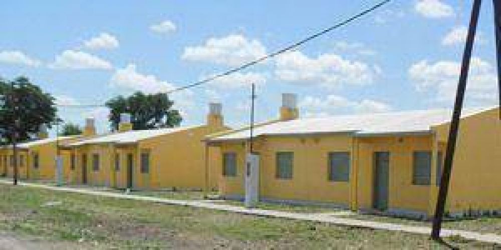 Las Lomitas: Entregan viviendas urbanas con t�tulos
