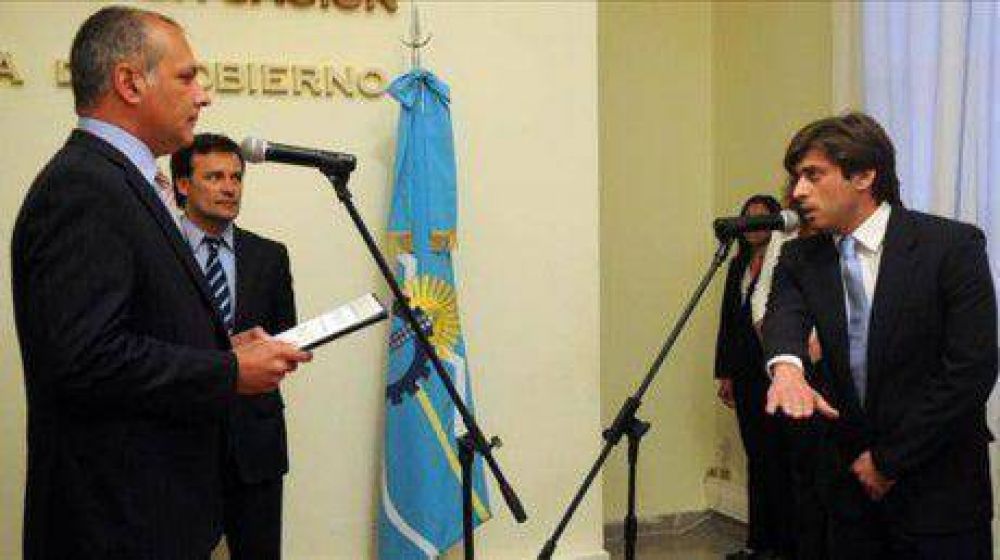 Agust�n De la Fuente renunci� sorpresivamente al Gobierno y lo reemplaza Domingo Squillace