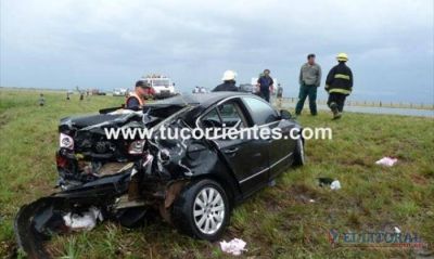 Hospitalizan a un intendente y su hija tras brutal choque