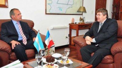 Buzzi recibi� al C�nsul General de Francia