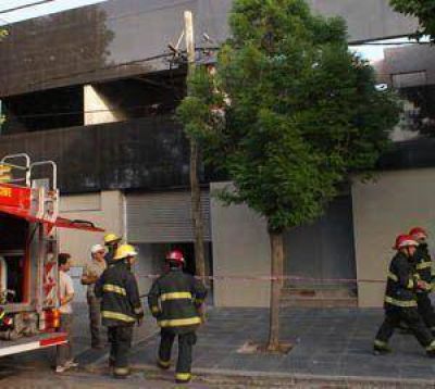 Se prendi� fuego un cable el�ctrico frente al Sanatorio Chivilcoy 