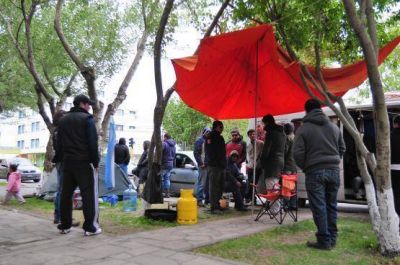 Petroleros acampan fuera de Casa de Gobierno