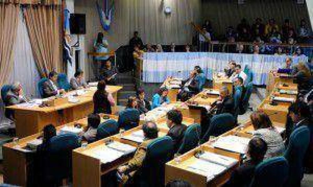 Listado completo del personal y sueldo de la Legislatura. Una fiesta cara para una producci�n pobre