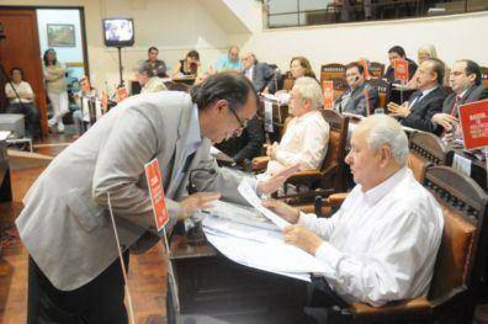 Con el acompa�amiento de ediles del Pro