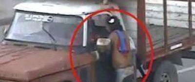 Amenazaba a los automovilistas con un cuchillo y les ped�a dinero 