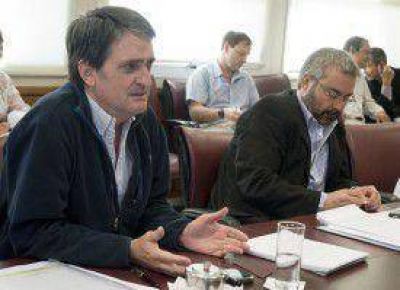 La pelea gobierno-Clar�n divide a diputados